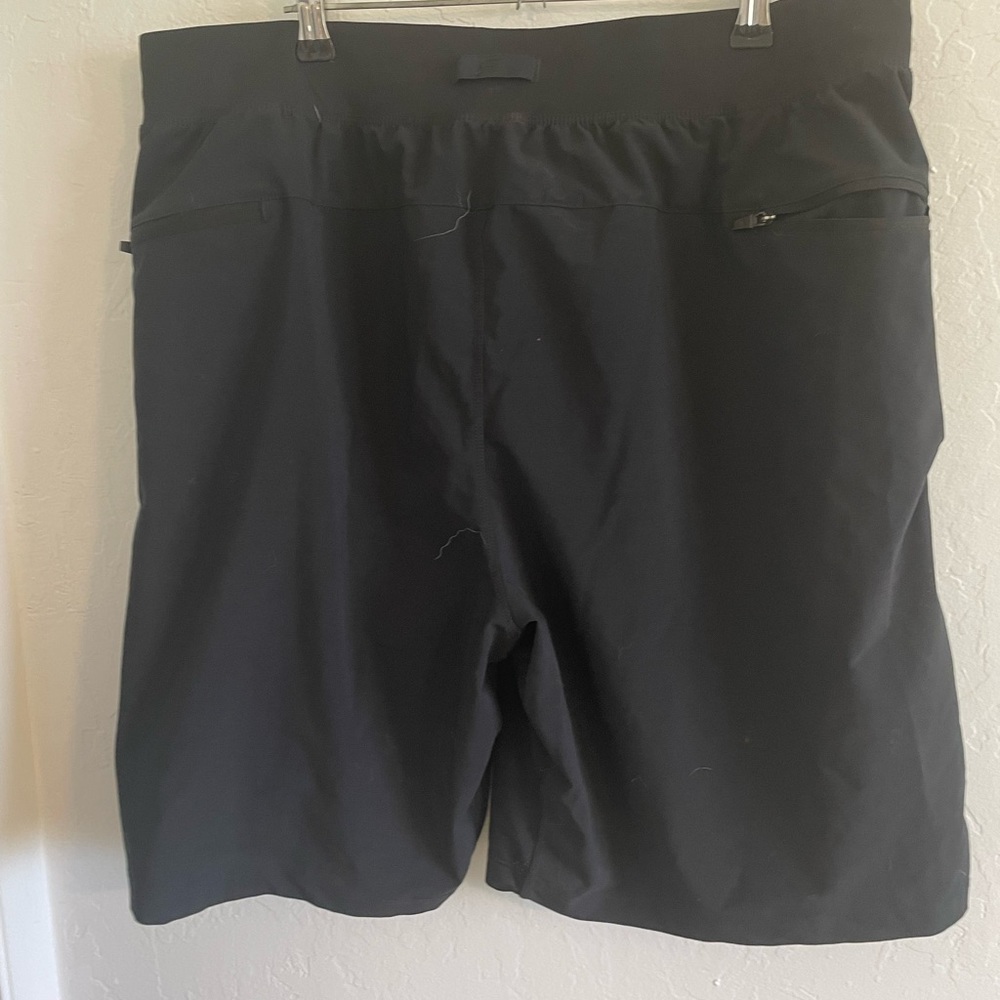 Mens athletic shorts